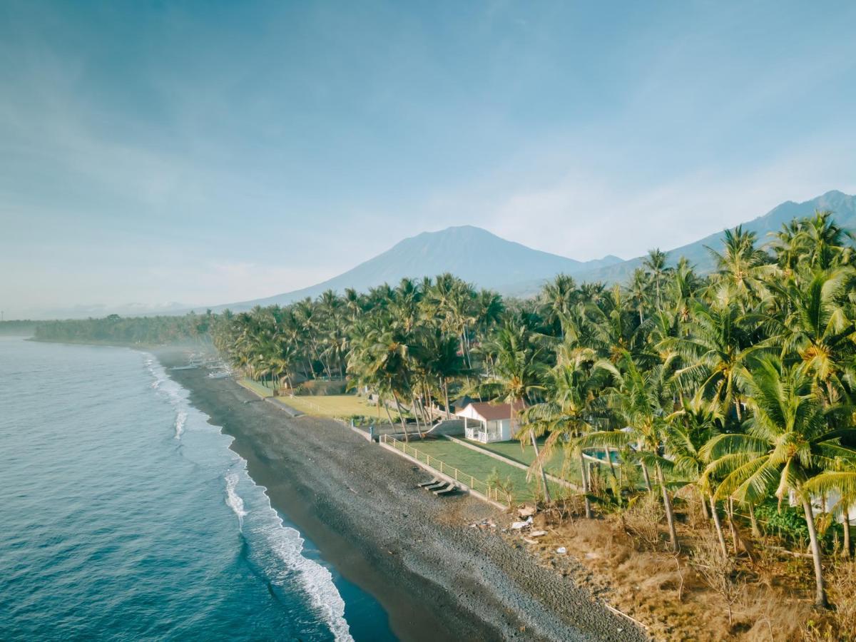 Senang Resort Tianyar Exterior photo
