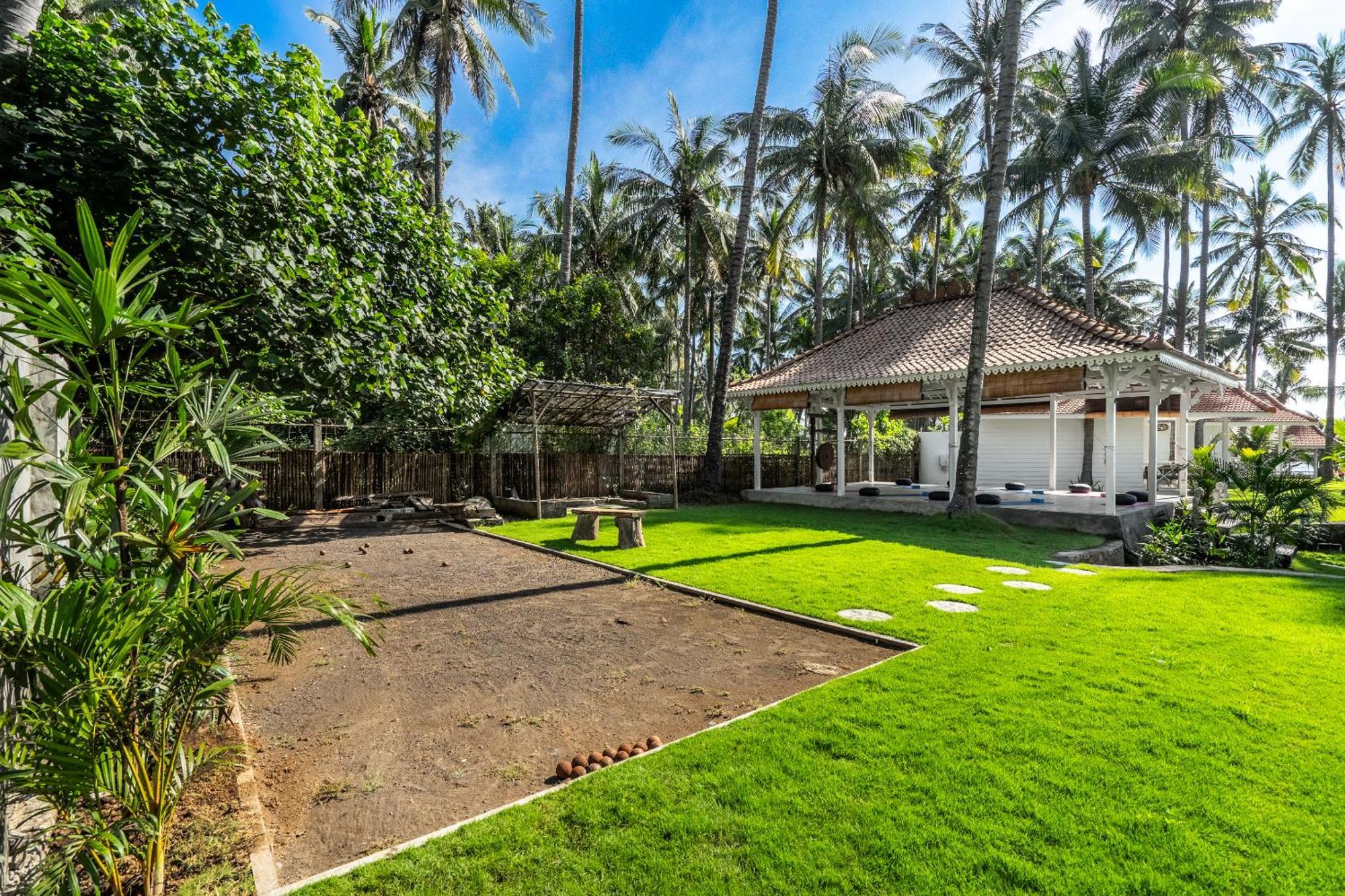 Senang Resort Tianyar Exterior photo
